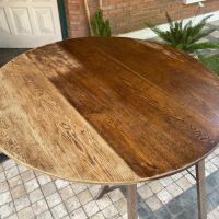 Maralé: La Tendencia de Lavar Muebles Antiguos y Dejar la Madera al Natural
