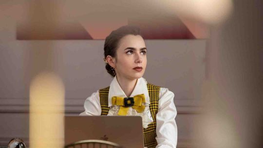 Lily Collins sobre Emily in Paris (Netflix): "El vestuario de esta temporada es el que más se acerca a mi propio estilo"