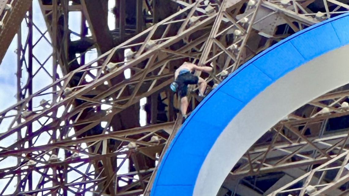 Man arrested for climbing Eiffel Tower before Olympics ends