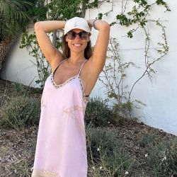 Pampita espléndida en Ibiza vestido lencero