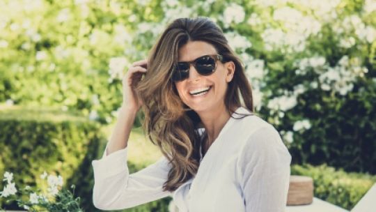  Juliana Awada tiene el abrigo perfecto para los días de frío: el cardigan gris