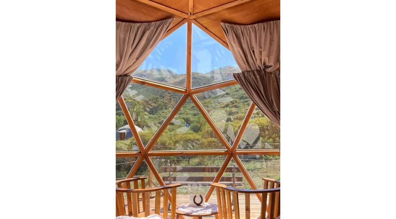 ¿Cómo alojarte conectando con la naturaleza, sin perder confort ni privacidad? Domos Kairos, Glamping en Córdoba, nos cuenta…