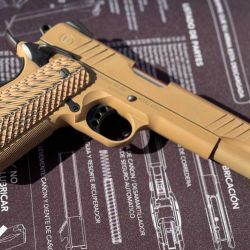 Nueva pistola Bersa 1911 calibre .45 presentada en el Tiro Federal Argentino de Buenos Aires.