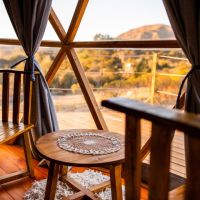 ¿Cómo alojarte conectando con la naturaleza, sin perder confort ni privacidad? Domos Kairos, Glamping en Córdoba, nos cuenta…