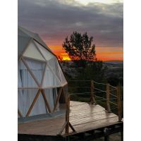 ¿Cómo alojarte conectando con la naturaleza, sin perder confort ni privacidad? Domos Kairos, Glamping en Córdoba, nos cuenta…