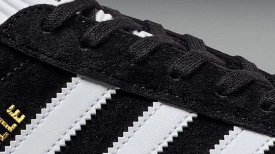 Las zapatillas estilo Samba con plataforma son la tendencia para este verano