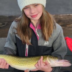 Lucy comenzó a pescar a los dos años, inspirada por su padre, Nick Pérez, en la bahía de Chesapeake. 
