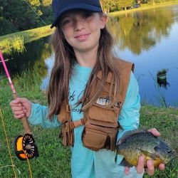 Lucy comenzó a pescar a los dos años, inspirada por su padre, Nick Pérez, en la bahía de Chesapeake. 