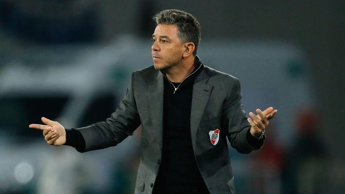 River Plate's head coach Marcelo Gallardo gestures during the Copa Libertadores round of 16 first leg all-Argentine football match between Talleres de Cordoba and River Plate at the Mario Alberto Kempes stadium in Córdoba, Argentina, on August 14, 2024.