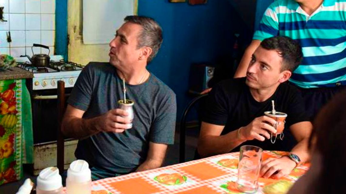 mestre-y-de-loredo-tomando-unos-mates-1854368
