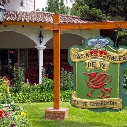 Gaiman se postula como uno de los The Best Tourism Villages en la ONU. Ladi Di, en sus tiempos de princesa de Gales, visitó el pueblo chubutense.