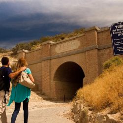 Gaiman se postula como uno de los The Best Tourism Villages en la ONU. Ladi Di, en sus tiempos de princesa de Gales, visitó el pueblo chubutense.