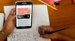 Alumnos usando celular 20240816