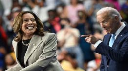 Kamala Harris junto a Joe Biden durante un acto en el estado de Maryland