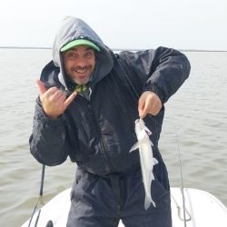 A los pejerreyes y lisas se suma la opción de los lenguados y las corvinas negras, calificadas especies que pican en la albufera. 