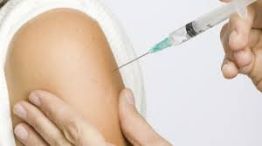 La reducción en la dosis de la vacuna de HPV genera cierto debate en el ámbito de la Medicina. 