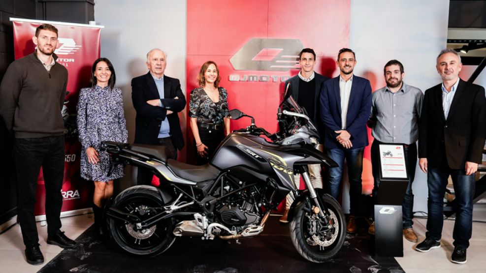 Familia Parra se lanza a comercializar motos chinas