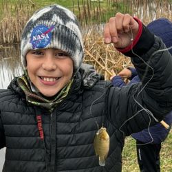 Según profesionales, la pesca es una de las actividades más indicadas para que realicen los jóvenes en edades comprendidas entre los 10 y 15 años. 