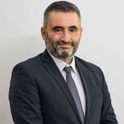 Maximiliano Cena: Un Líder en Seguros de Vida y Ahorro | Foto:CEDOC