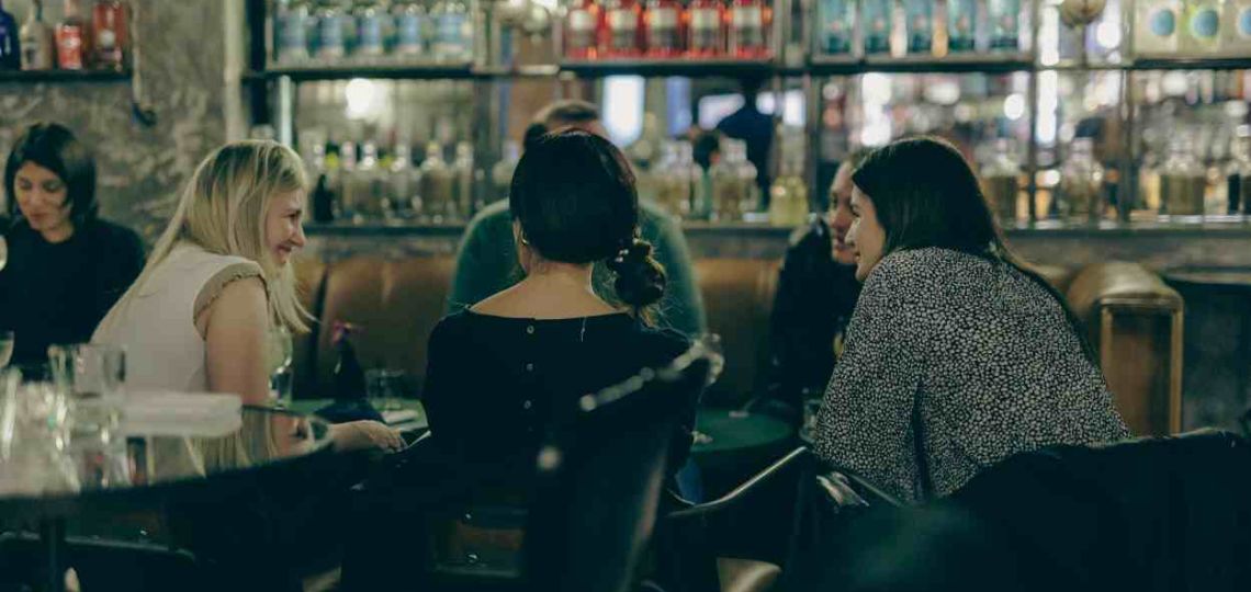 Cenar con desconocidos, una nueva tendencia para relacionarse