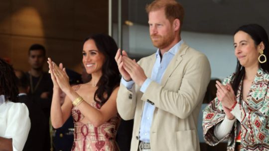 Meghan Markle rinde homenaje a Diana con joyas icónicas en su visita a Colombia con Harry