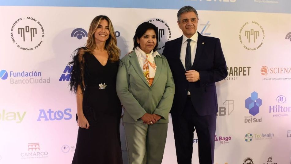 Así fue el increíble look total black de María Belén Ludueña en la cena de la Fundación Margarita Barrientos