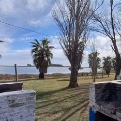 Pensando en volver a pescar, aún habrá que esperar un buen tiempo. Se espera que una vez que llegue a su nivel ideal, se proceda a repoblar el espejo de pejerreyes.