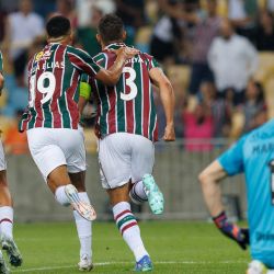  Imagen del jugador Thiago Silva, de Fluminense de Brasil, festejando su anotación con sus compañeros durante el partido de vuelta correspondiente a los octavos de final de la Copa Conmebol Libertadores ante Gremio de Brasil, celebrado en el Estadio Maracaná, en Río de Janeiro, Brasil. | Foto:Xinhua/Claudia Martini