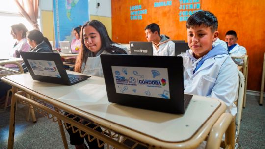 Starlink de Elon Musk llevará internet a más de 600 escuelas rurales en Córdoba