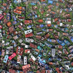 Esta foto muestra una vista aérea de vehículos abandonados que esperan ser desguazados en Nanjing, en la provincia oriental china de Jiangsu. | Foto:AFP