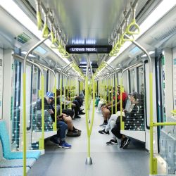 Pasajeros toman una nueva línea de metro, en Sídney, Australia. La nueva línea de metro sin conductor de Sídney, valorada en billones de dólares, se inauguró oficialmente para los viajeros. | Foto:Xinhua/Ma Ping