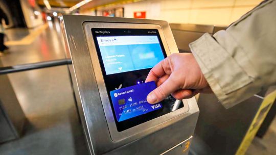 Se podrá pagar el subte con el celular, tarjetas de crédito o débito