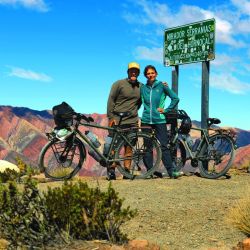 Ludovico y Jeromine junto a los mil colores del jujeño cerro Hornocal y en otras postales de su viaje por el país.