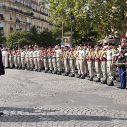 El presidente francés, Emmanuel Macron, asiste a una ceremonia conmemorativa del 80 aniversario de la Liberación de París junto a la plaza Denfert Rochereau en París. La Alemania nazi rindió París el 25 de agosto de 1944, tras el levantamiento de la Resistencia francesa durante la Segunda Guerra Mundial. | Foto:TERESA SUAREZ / POOL / AFP
