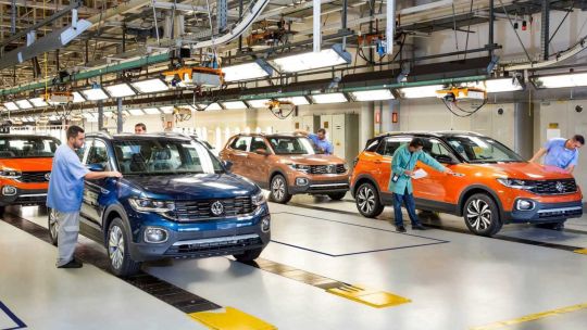 RDC: Volkswagen prepara un fuerte ajuste y la crisis automotriz alemana amenaza con golpear a España