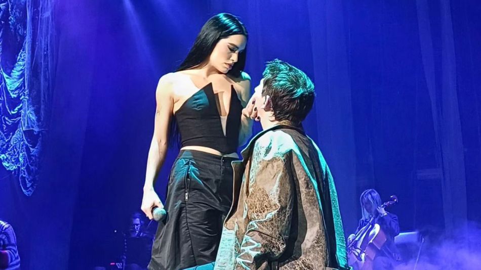 Lali Espósito junto a Dillom en su show