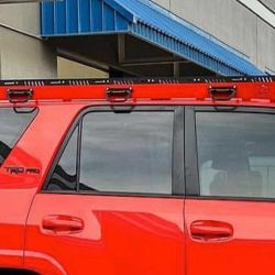 A través de los desarrollos personalizados de off road de 4M Overland se puede equipar la camioneta con accesorios a medida.