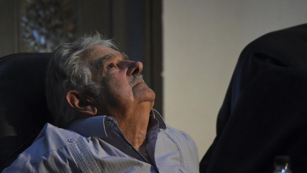 José Mujica, el revolucionario que esquivó la locura en la cárcel y se alzó como símbolo de austeridad mundial