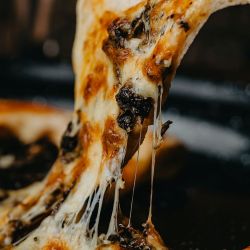 Bulebar: pizza con portobellos y queso ahumado.