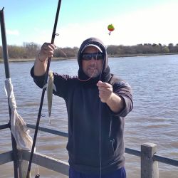 Los vientos intensos que hubo del sector ESE favorecen la pesca ya que permiten generar altos volúmenes en el río y también que se acerquen distintas especies. 