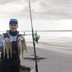 Los vientos intensos que hubo del sector ESE favorecen la pesca ya que permiten generar altos volúmenes en el río y también que se acerquen distintas especies. 