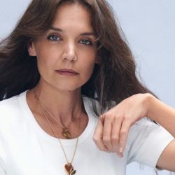 Katie Holmes tiene los jeans anchos perfectos para mujeres +40