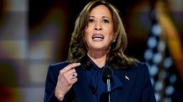 Kamala Harris con la prensa