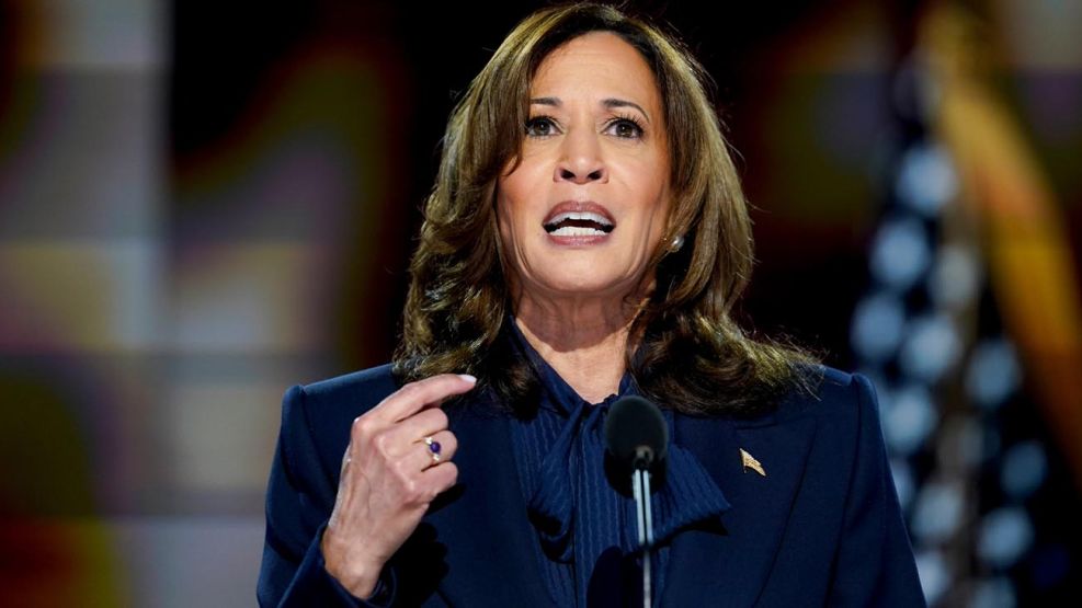 Kamala Harris con la prensa