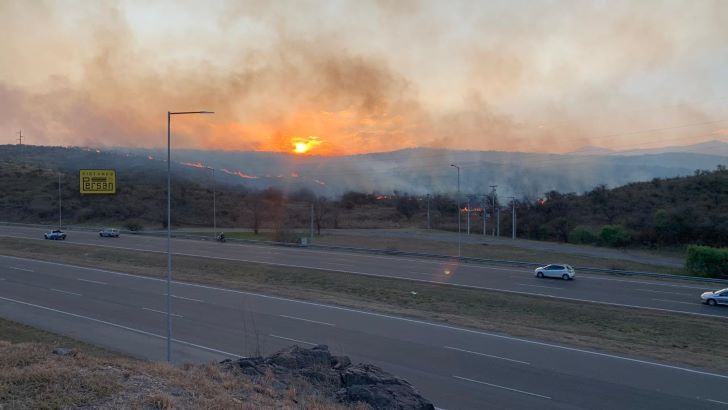 INCENDIO ENTRE LA CALERA Y MALAGUEÑO.