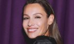 Pampita dio clases de estilo con un look total black para un evento 