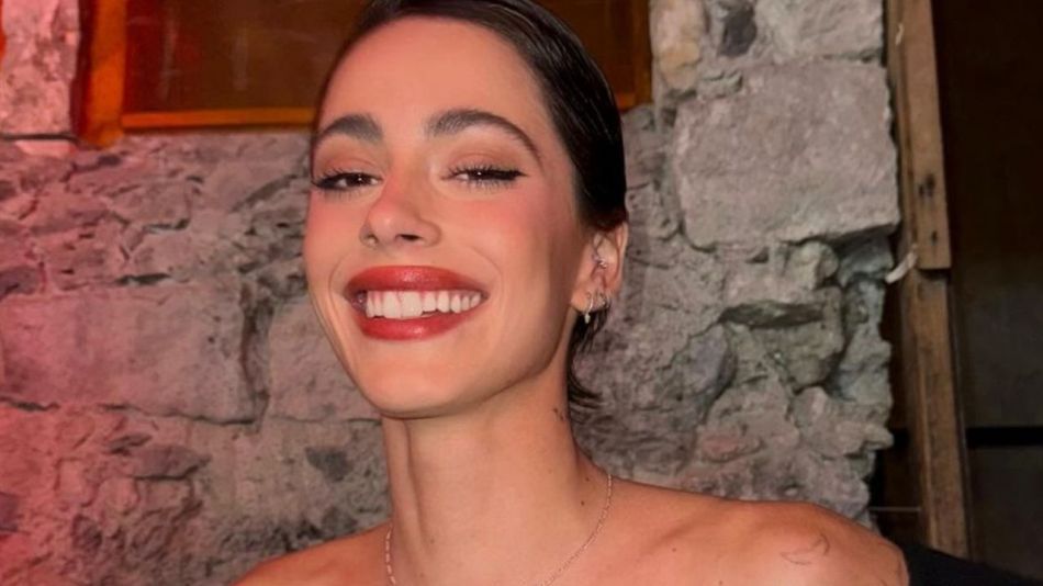 Llamativa tendencia: el particular look urbano de Tini Stoessel para su presentación con Coldplay 