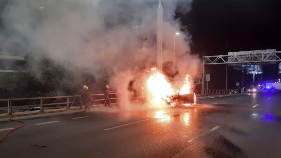 Incendio en Avenida General Paz y Cantilo