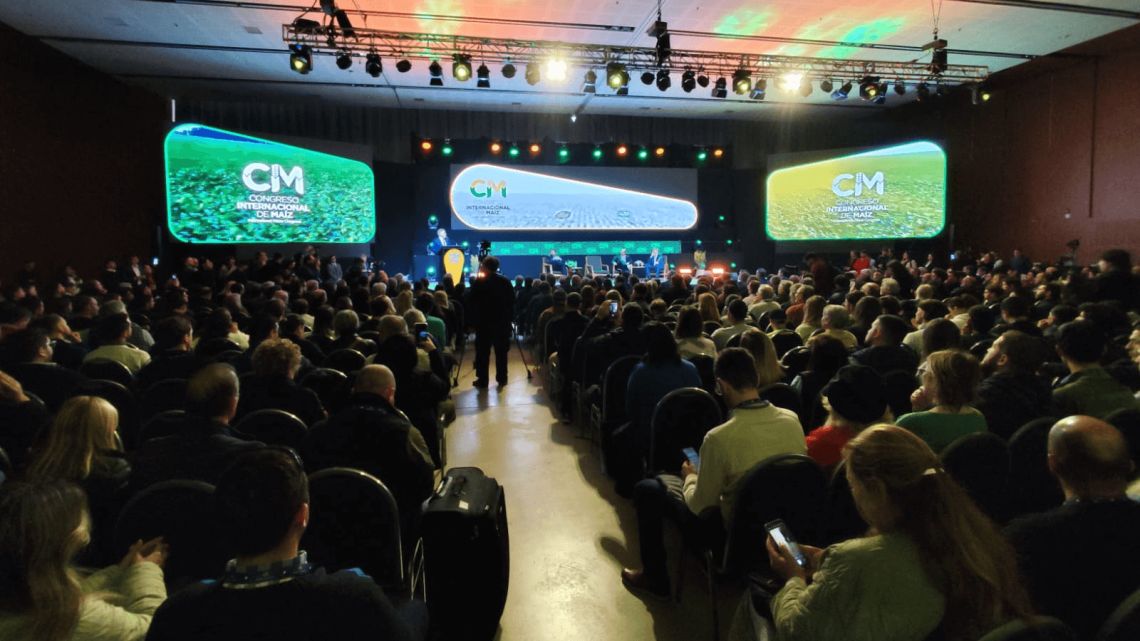 El campo le tiene fe a Milei y promete sembrar más, aunque lanzó un fuerte reclamo por las "malditas" retenciones