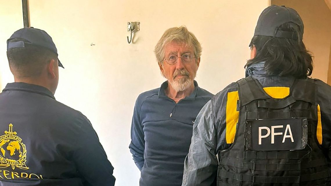 Handout photo released by Argentina's Security Ministry shows Italian Leonardo Bertulazzi, a former member of Italian Marxist-Leninist armed group the Red Brigades, being arrested by Argentine Federal Police (PFA) officers in Buenos Aires on August 29, 2024. 